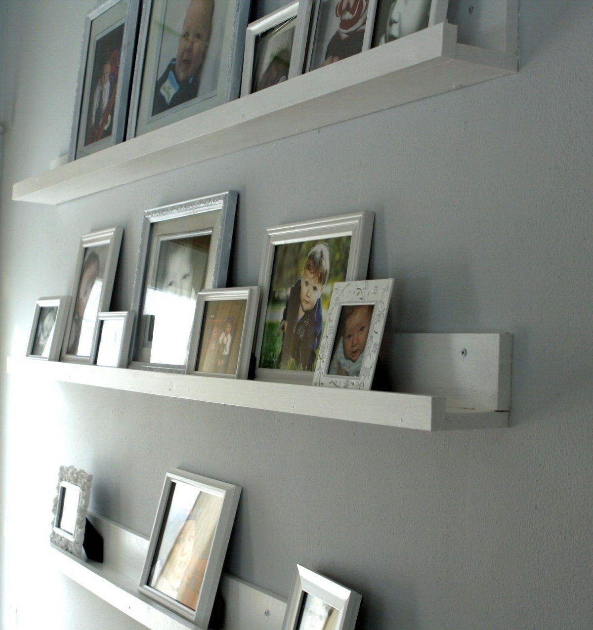 Полка икеа белая МОССЛЭНДА В интерьере