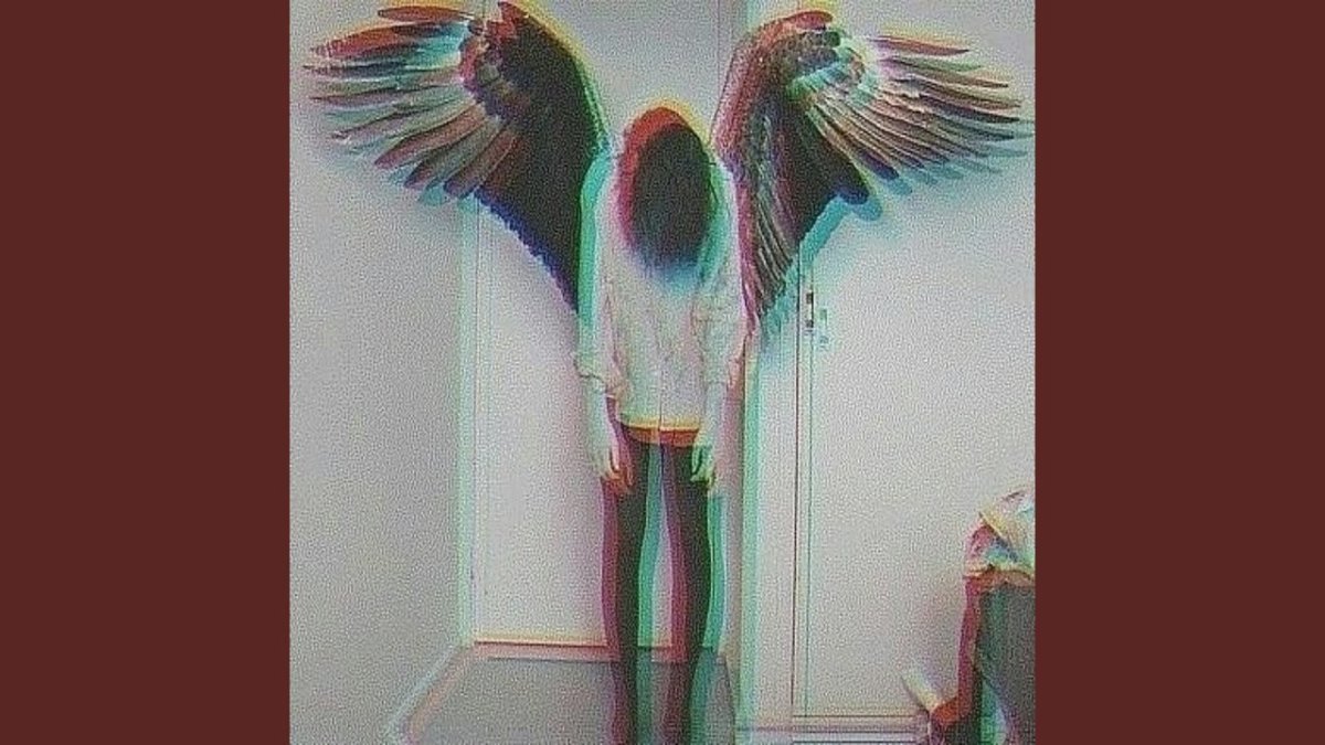 Скульптура с крыльями