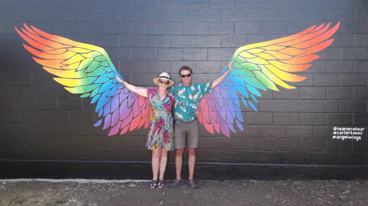 Яркие радужные Крылья ангела