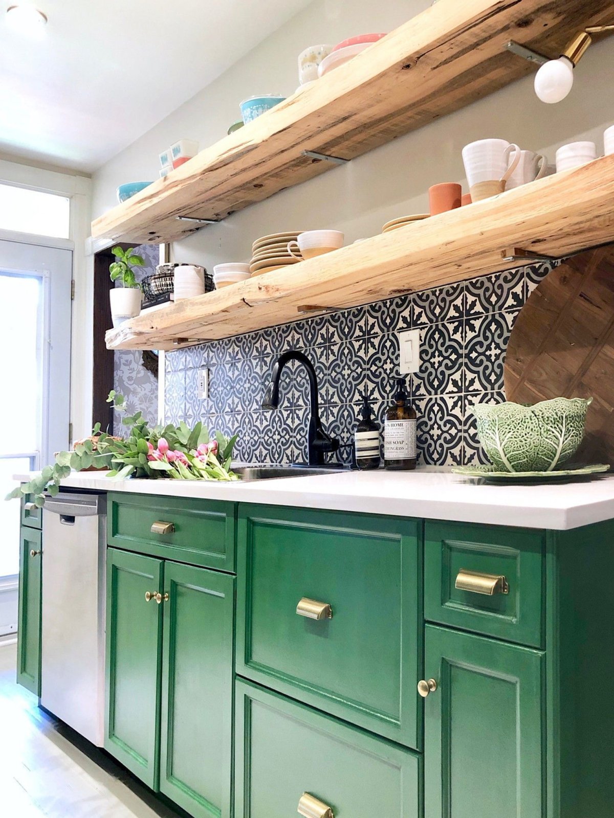 Фасад изумрудного цвета