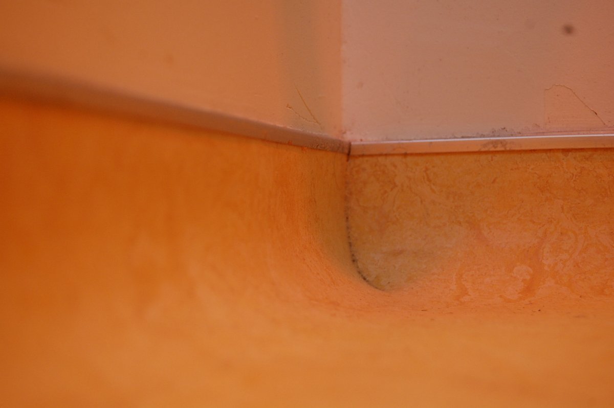 Плинтус идеал система 80 мм ясень серый