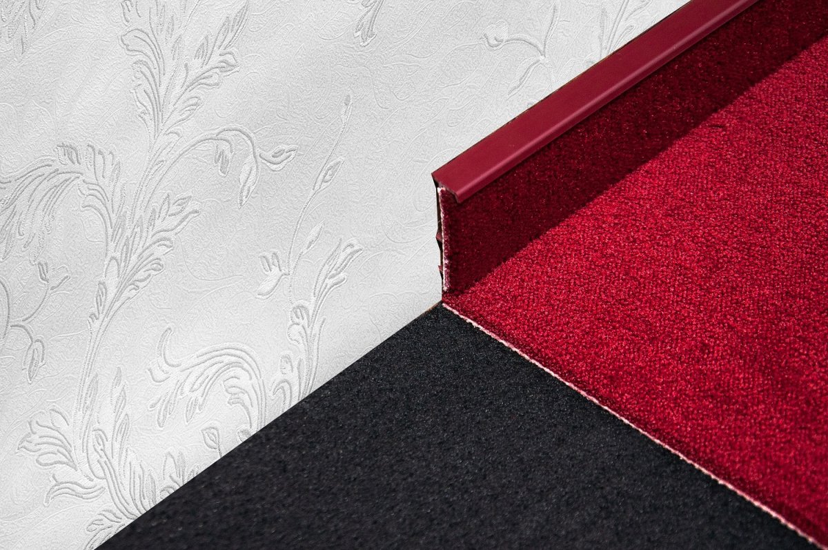 Плинтус для ковролина Korner listwa 109