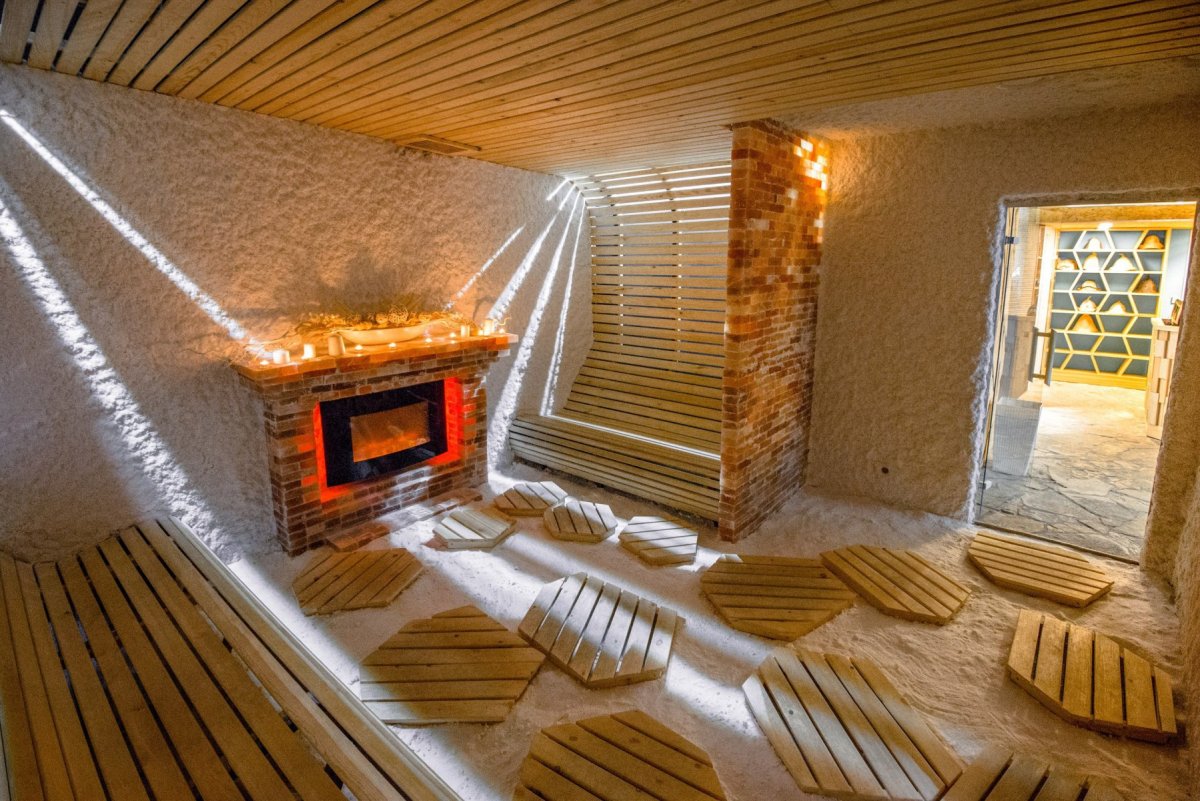 Потолок из можжевельника в бане