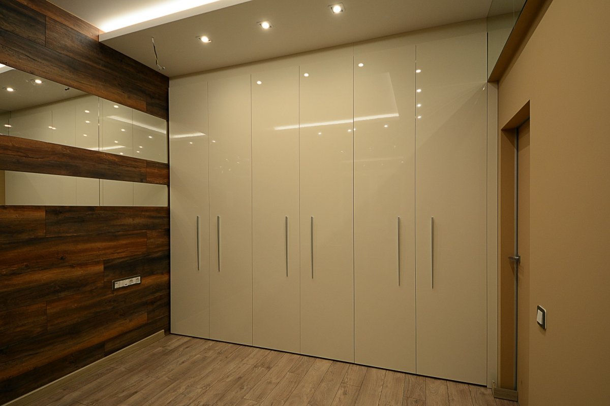 Вместительный шкаф