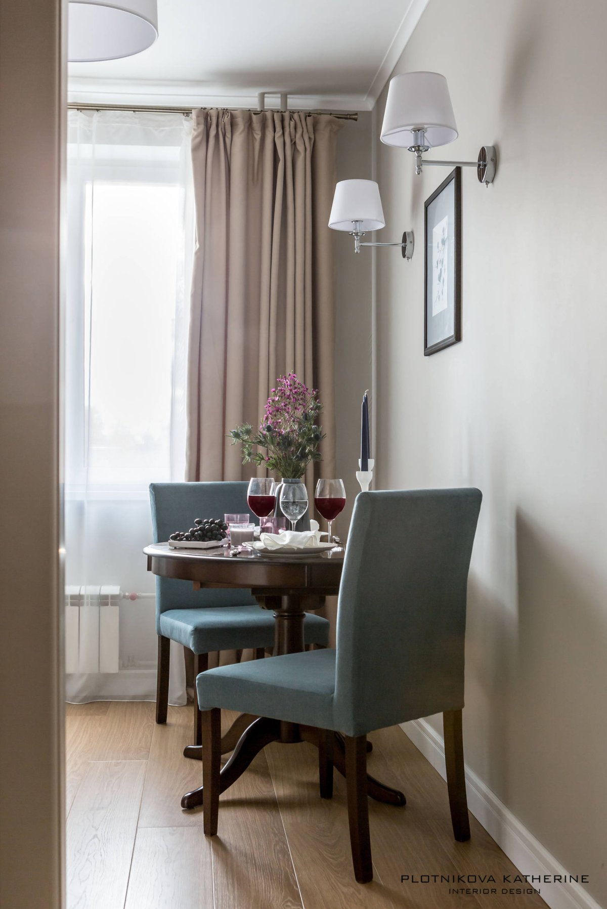 Столовая в узкой комнате