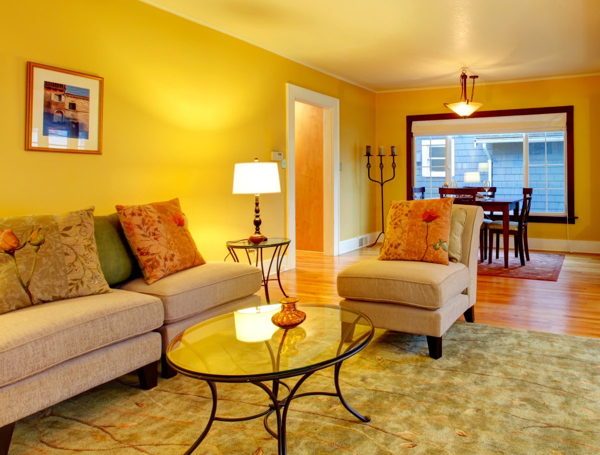 Желтые стены в интерьере