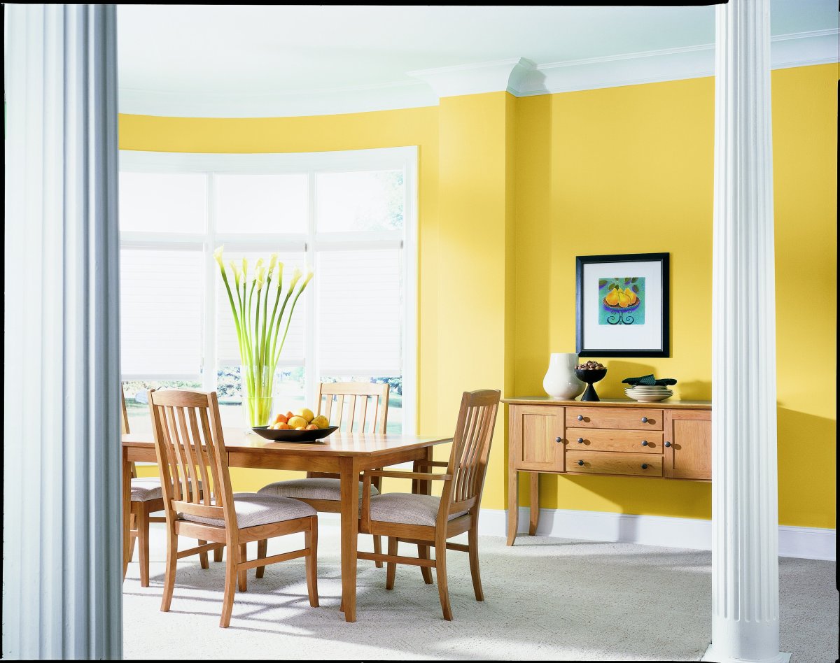 Желтые стены на кухне