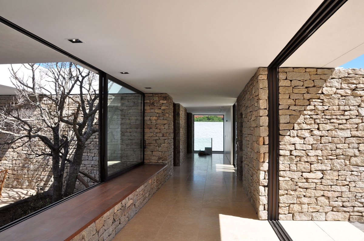 Отделка фасада камнем