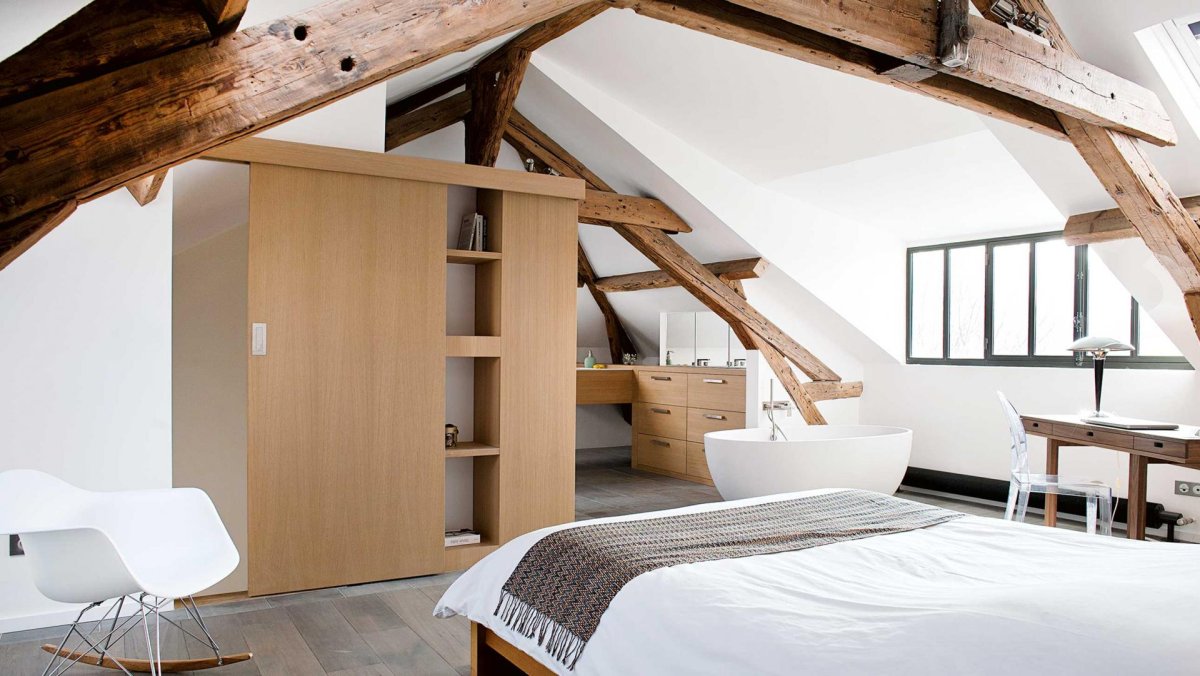 Планировка мансарды с двускатной крышей