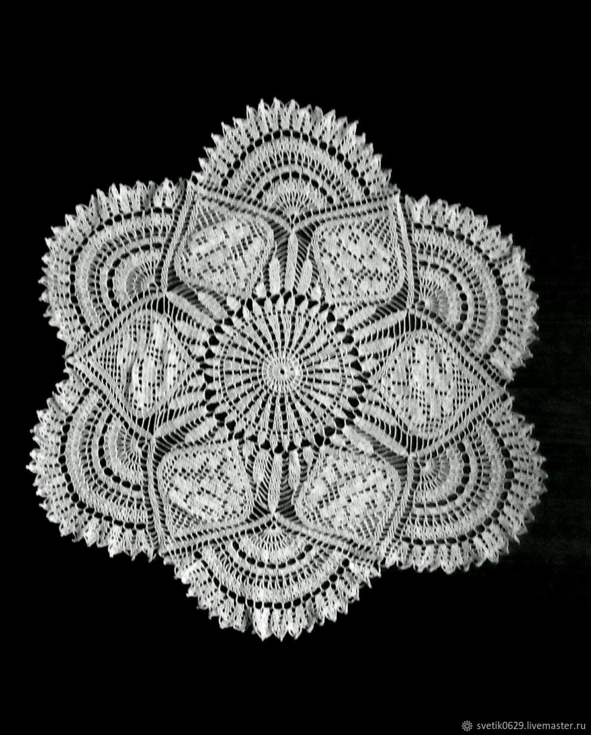 Кружевное панно на стену