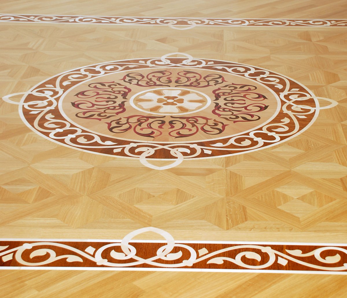 Художественный ламинат с узором