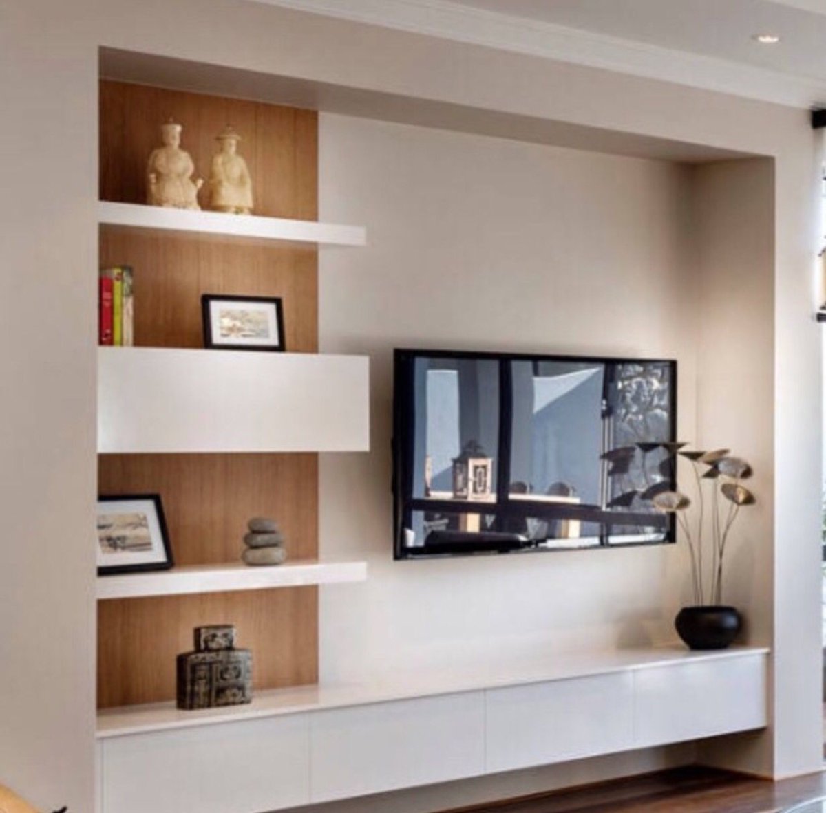 Полка для телевизора на стену