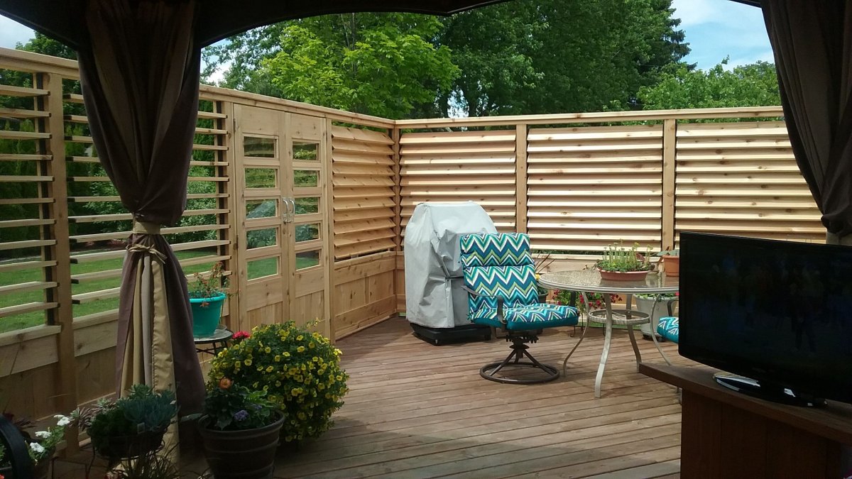 Рейки на веранде вертикальные