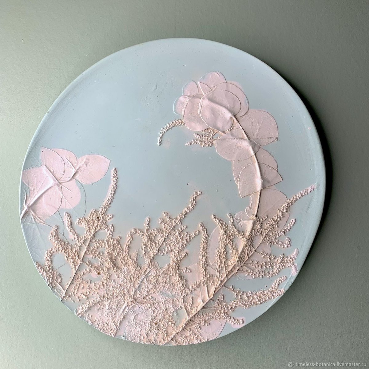 Ботанический барельеф зеркало