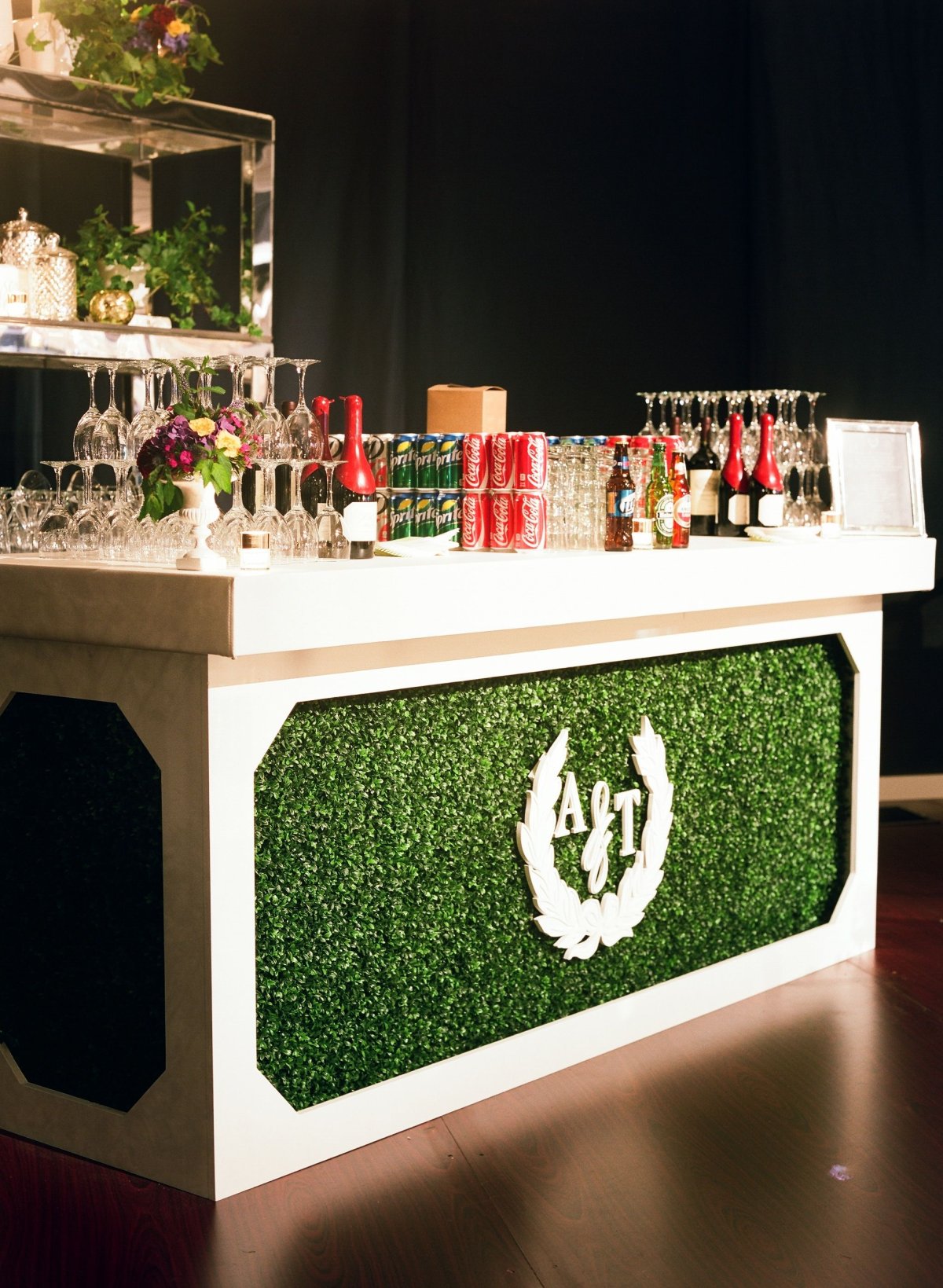 Декор свадьбы в баре