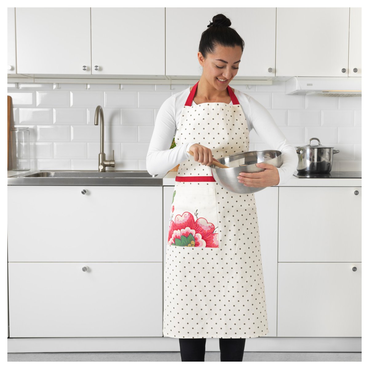 Девушка в фартуке