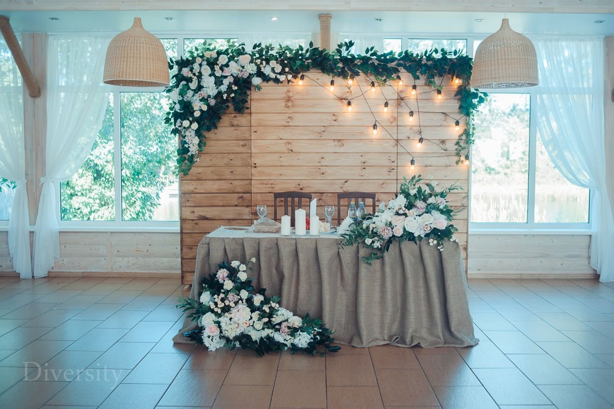 Деревянная ширма на свадьбу