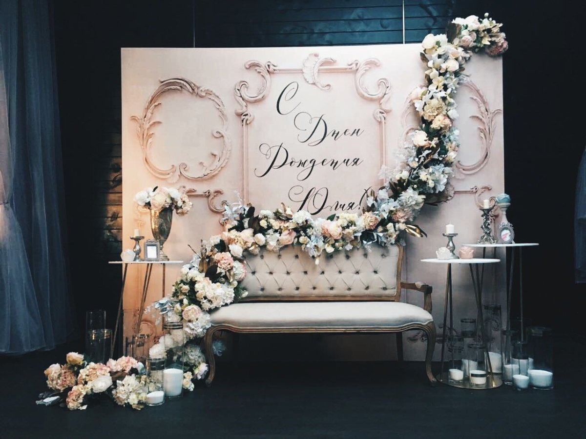 Стильное украшение свадебного зала