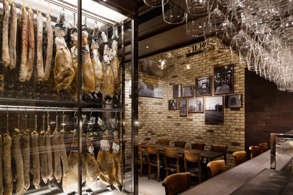 Интерьер испанского ресторана