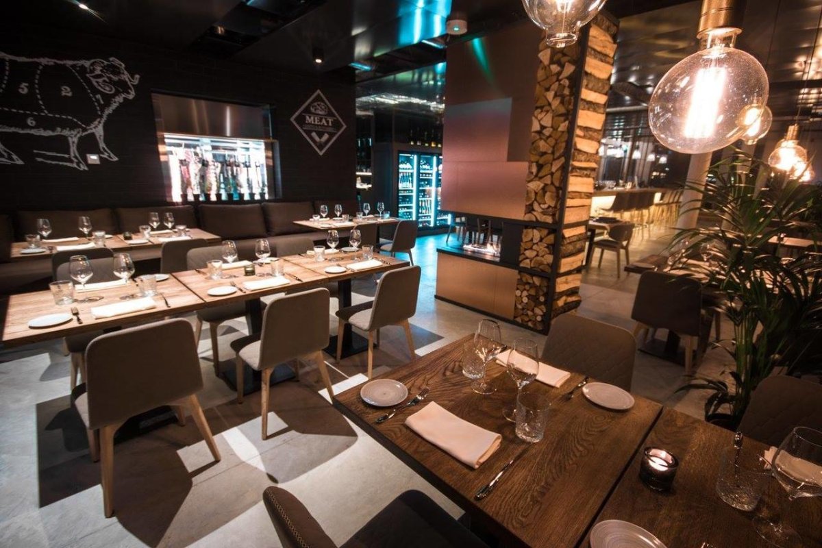 Рыбно мясной ресторан Хитч