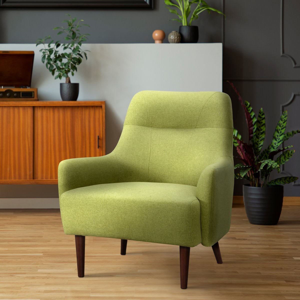 Комната с зеленым креслом