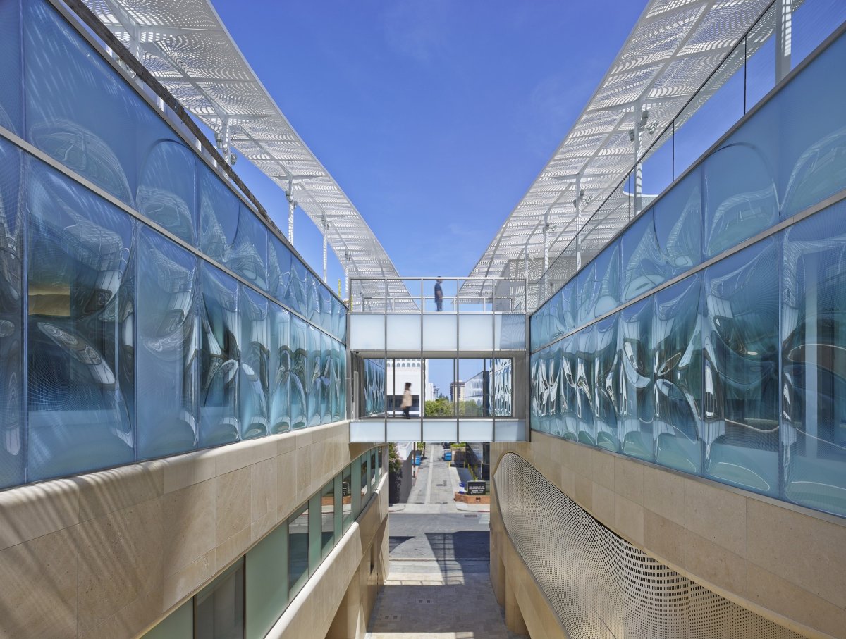 Стеклянный фасад