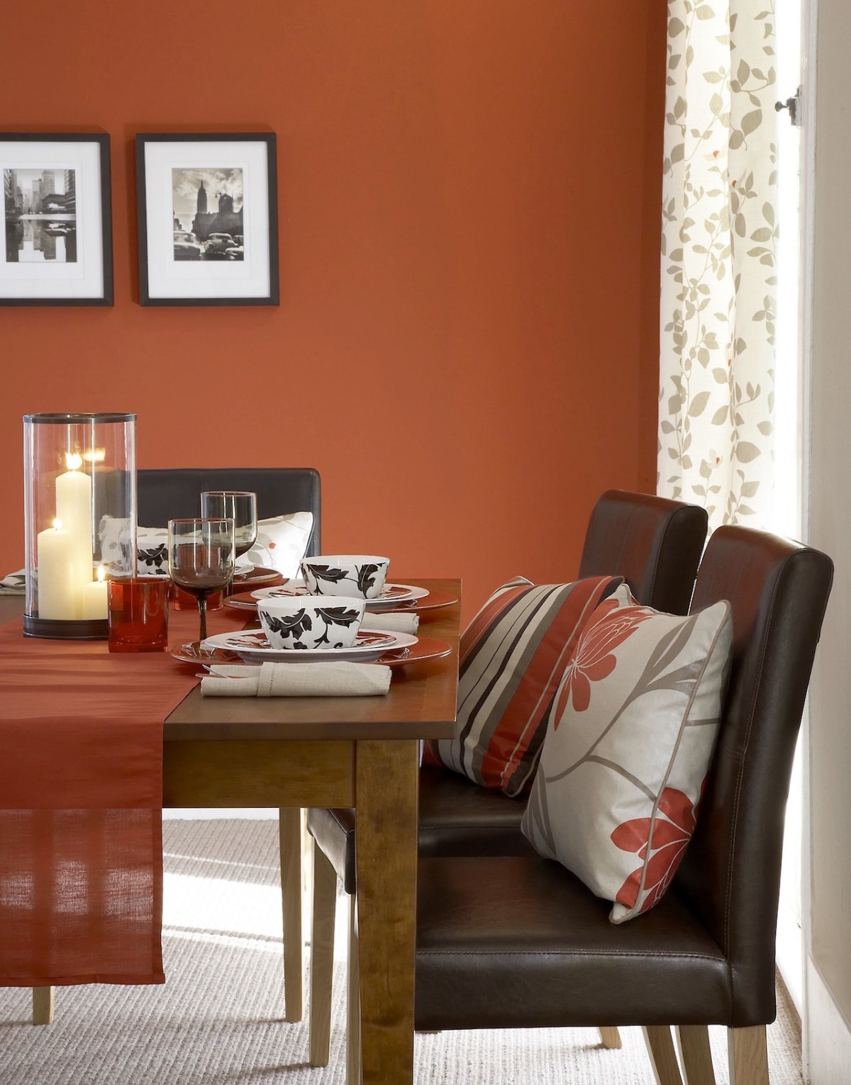 Оранжевые стулья для кухни