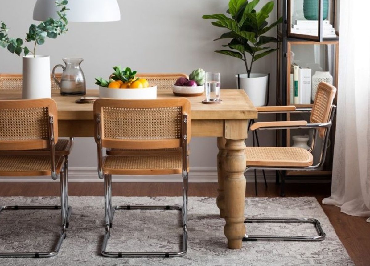 Яркие стулья в интерьере