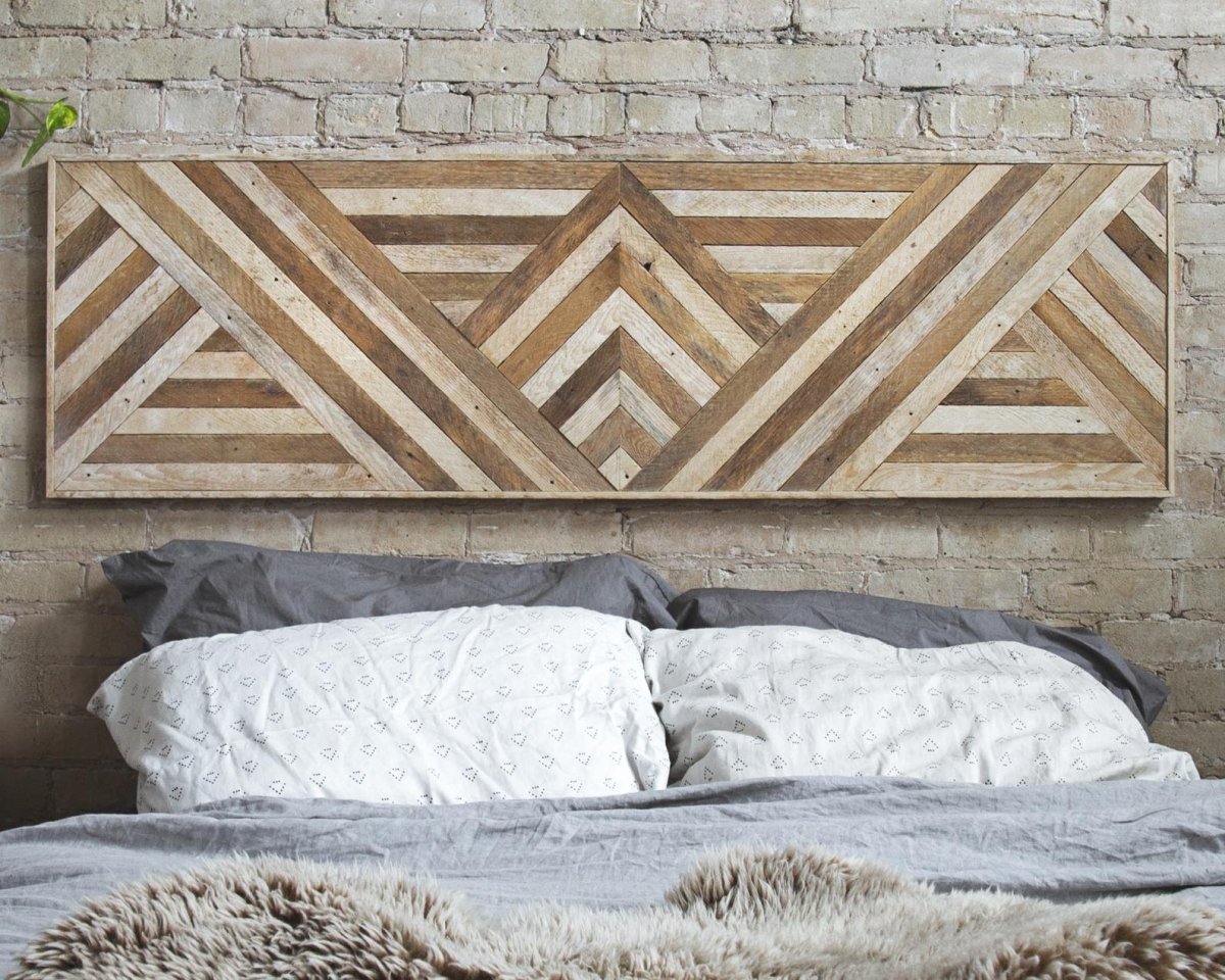 Декор спальни рейками