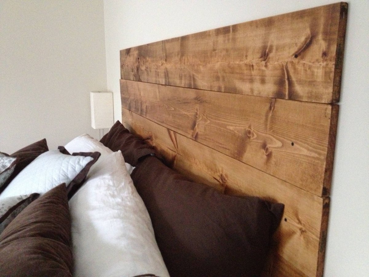 Изголовье из жалюзийных дверок