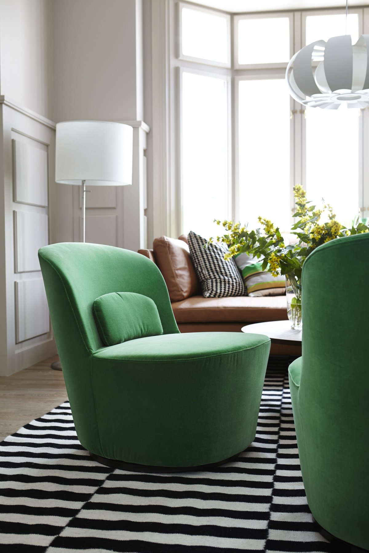 Кресло изумрудного цвета