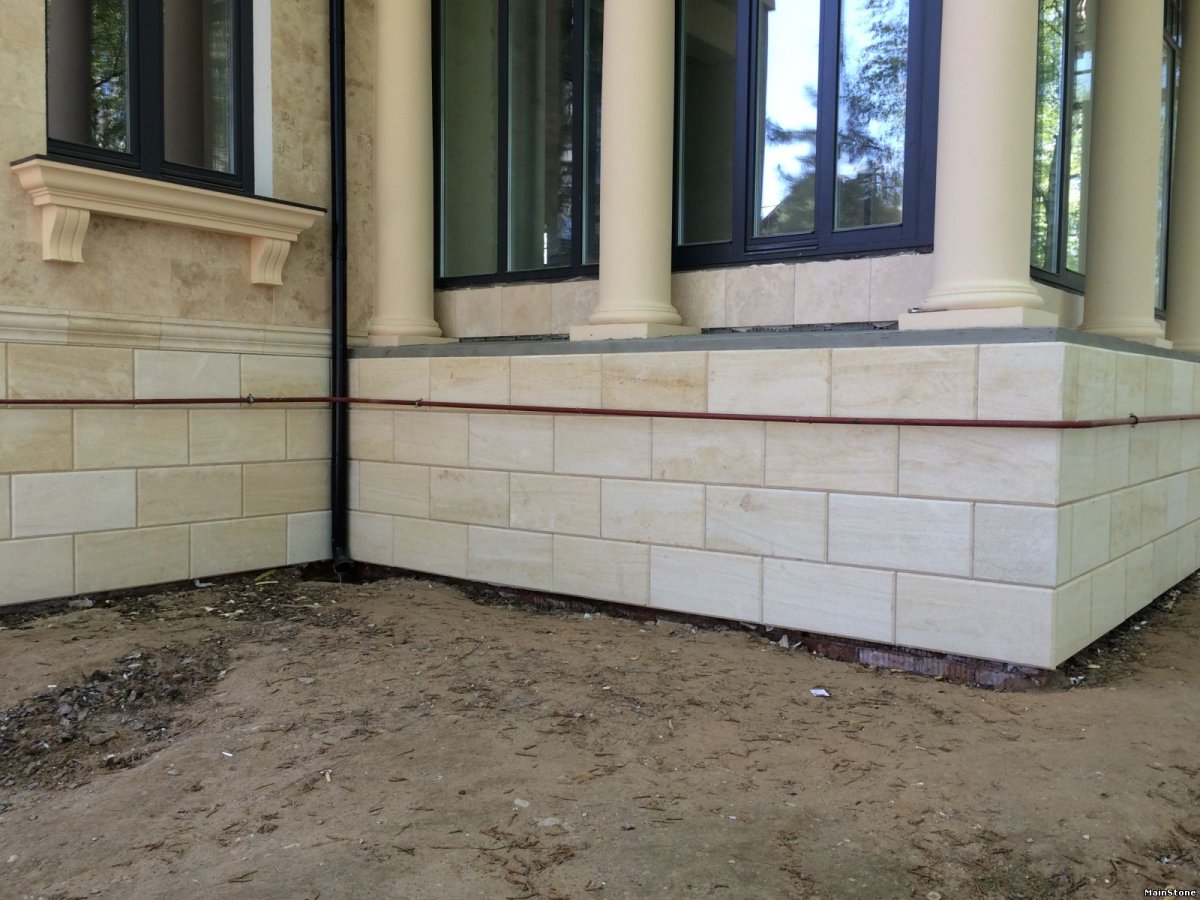 Отделка цоколя песчаником