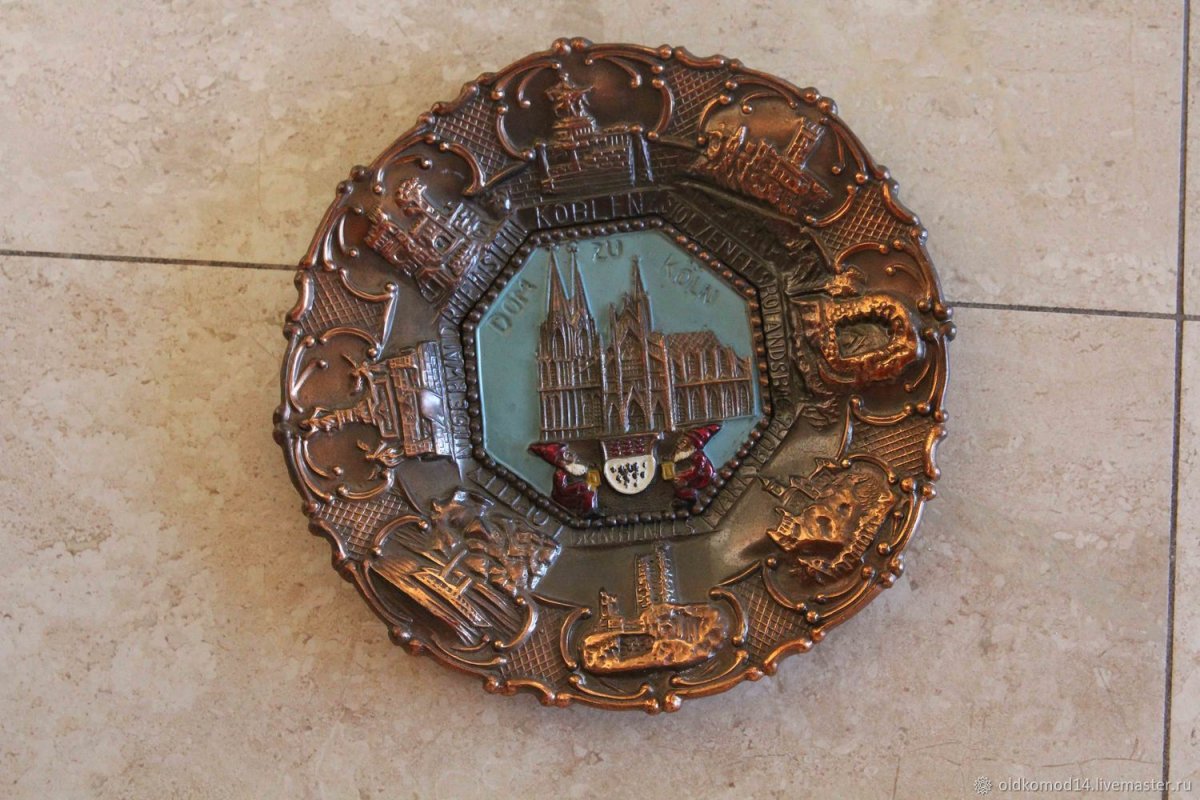 Винтажные настенные тарелки