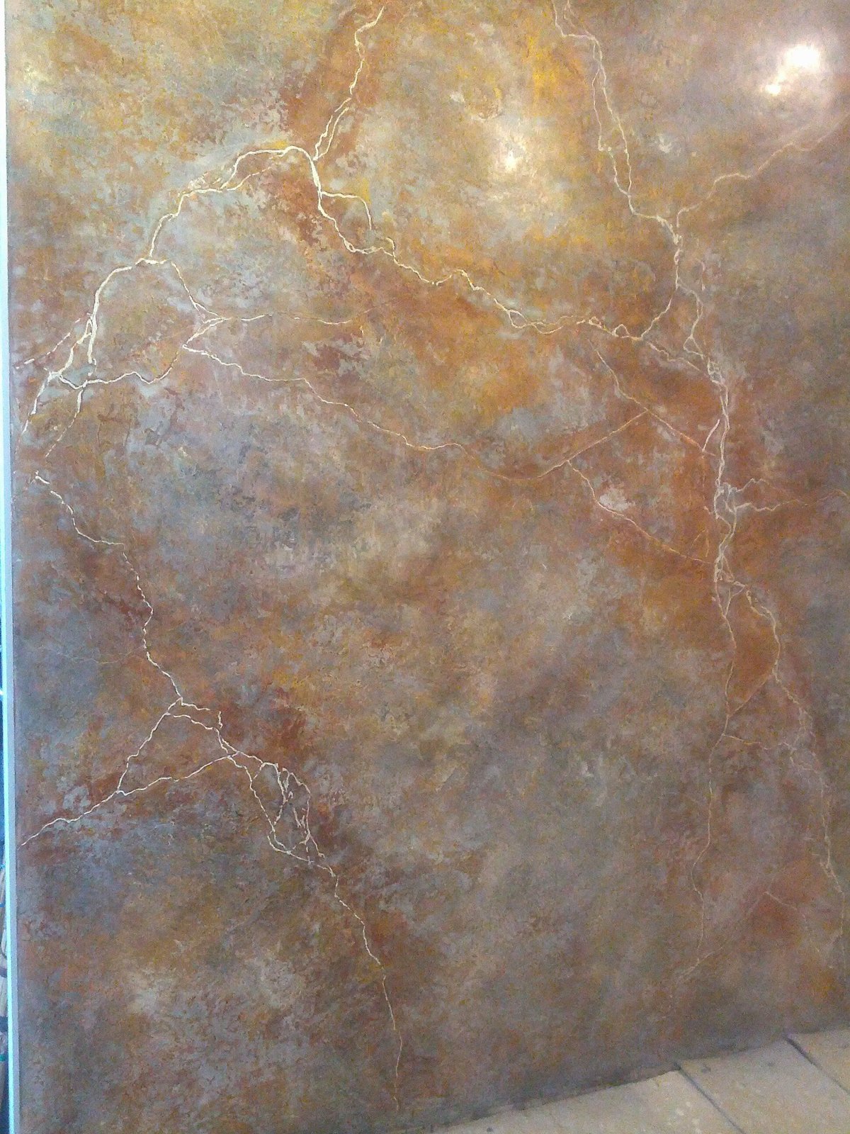 Венецианская штукатурка под мрамор на кухне