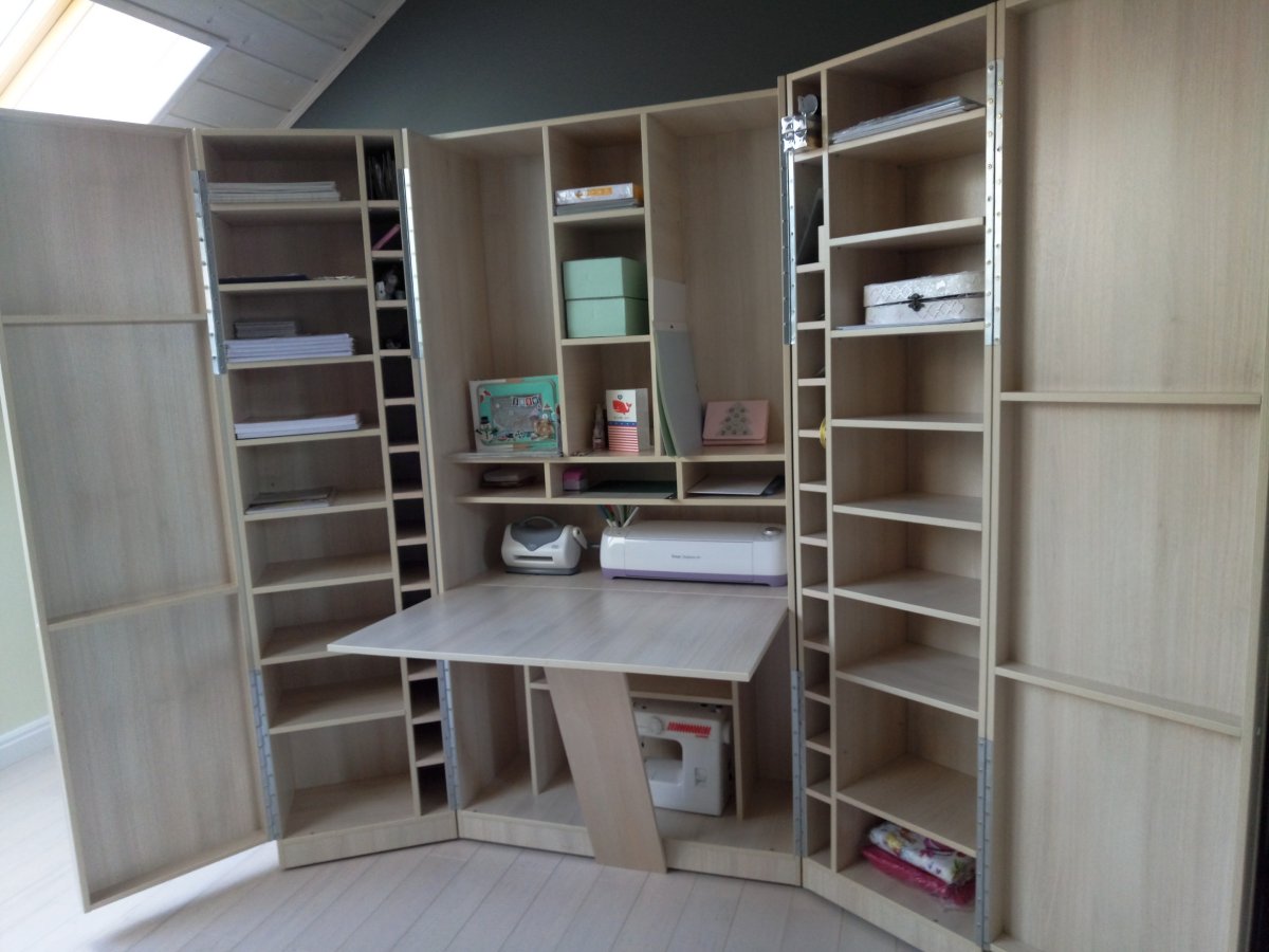 Рабочее место в шкафу-купе