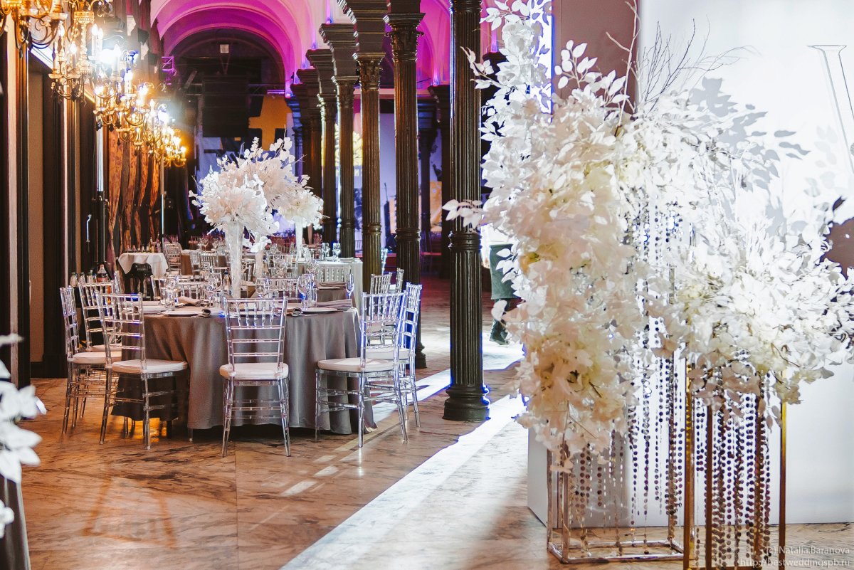 Украшение свадебного банкета цветами