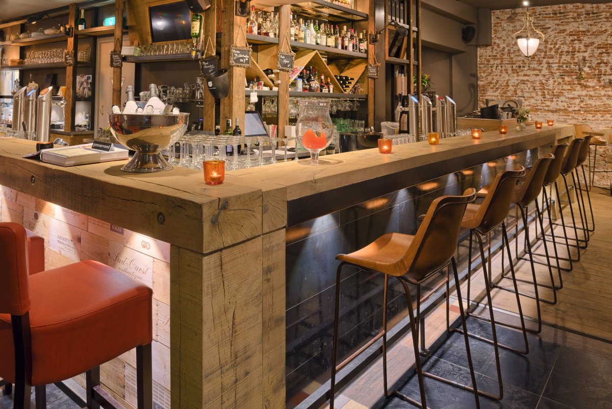 Красивый интерьер бара