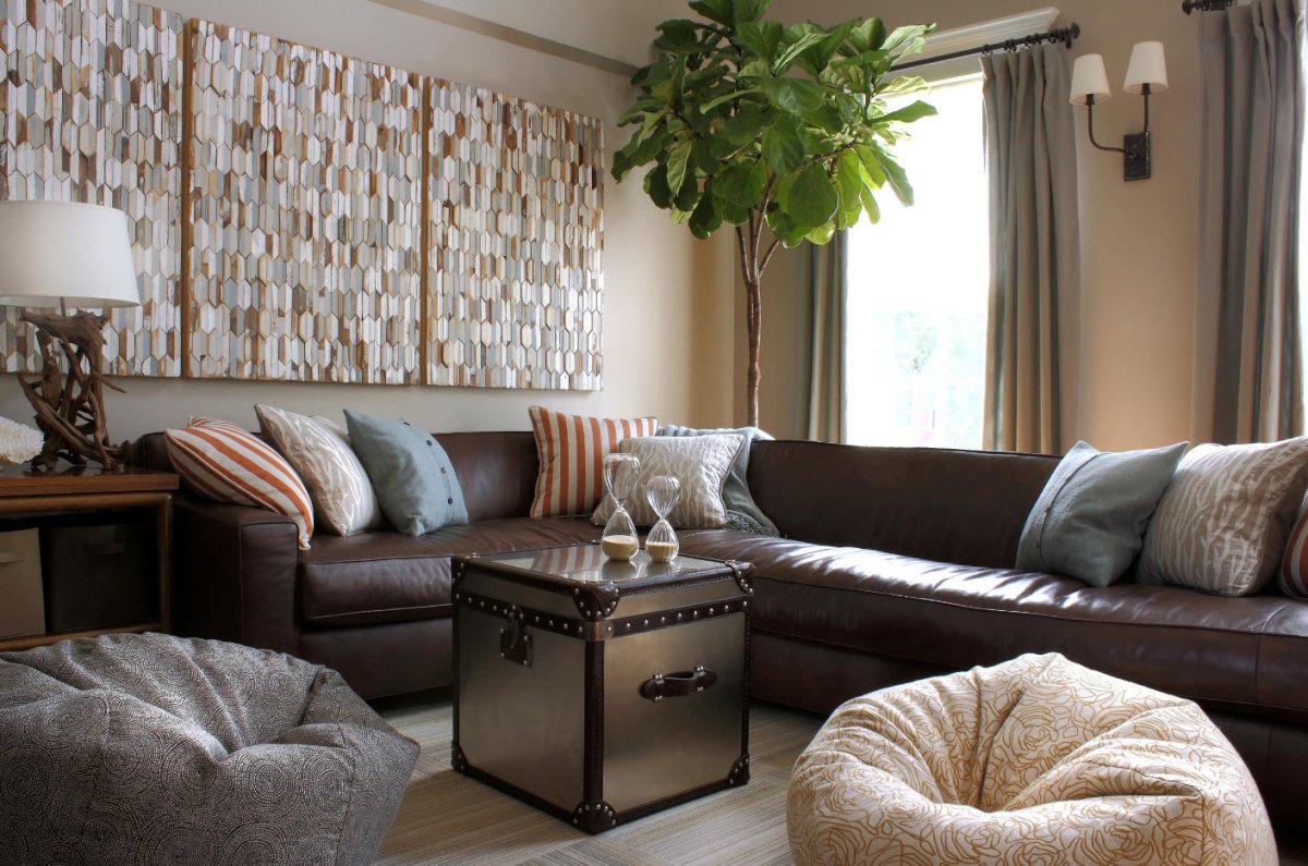 Декор стен в гостиной в современном стиле над диваном