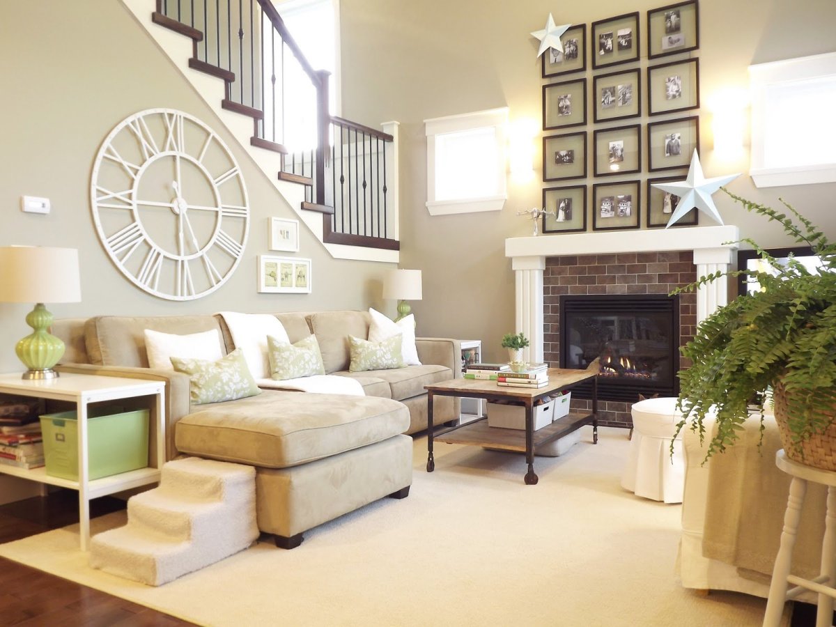 Полка над диваном