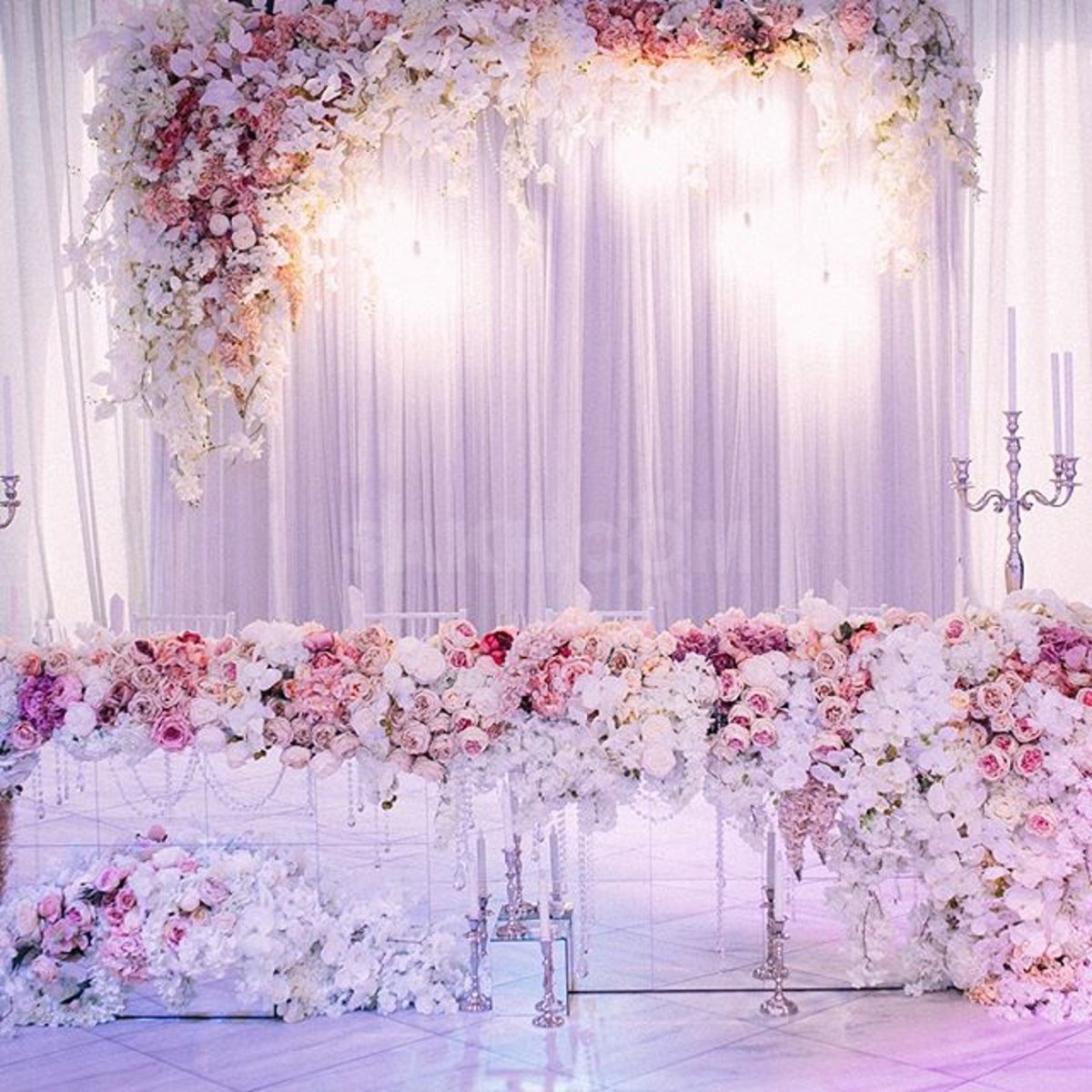 Оформление свадебного Президиума