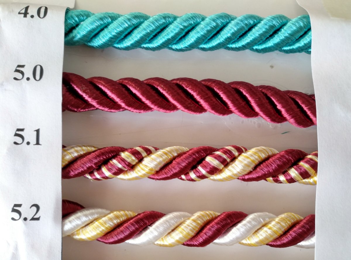 Шнур декоративный белый