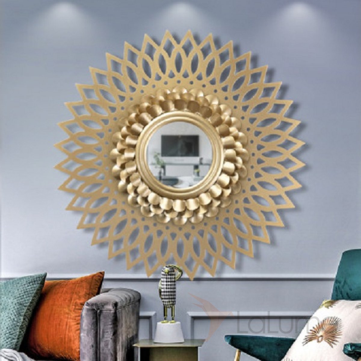 Зеркальная стена в гостиной