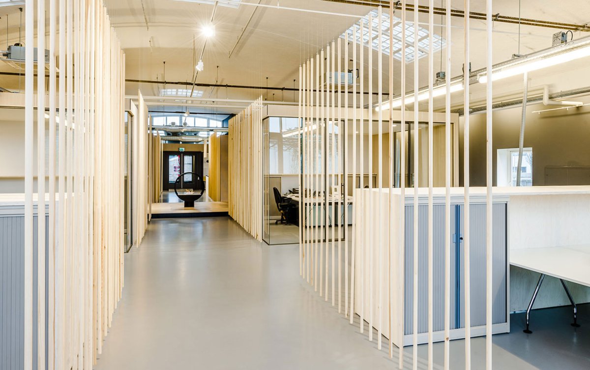 Декоративная перегородка в офисе