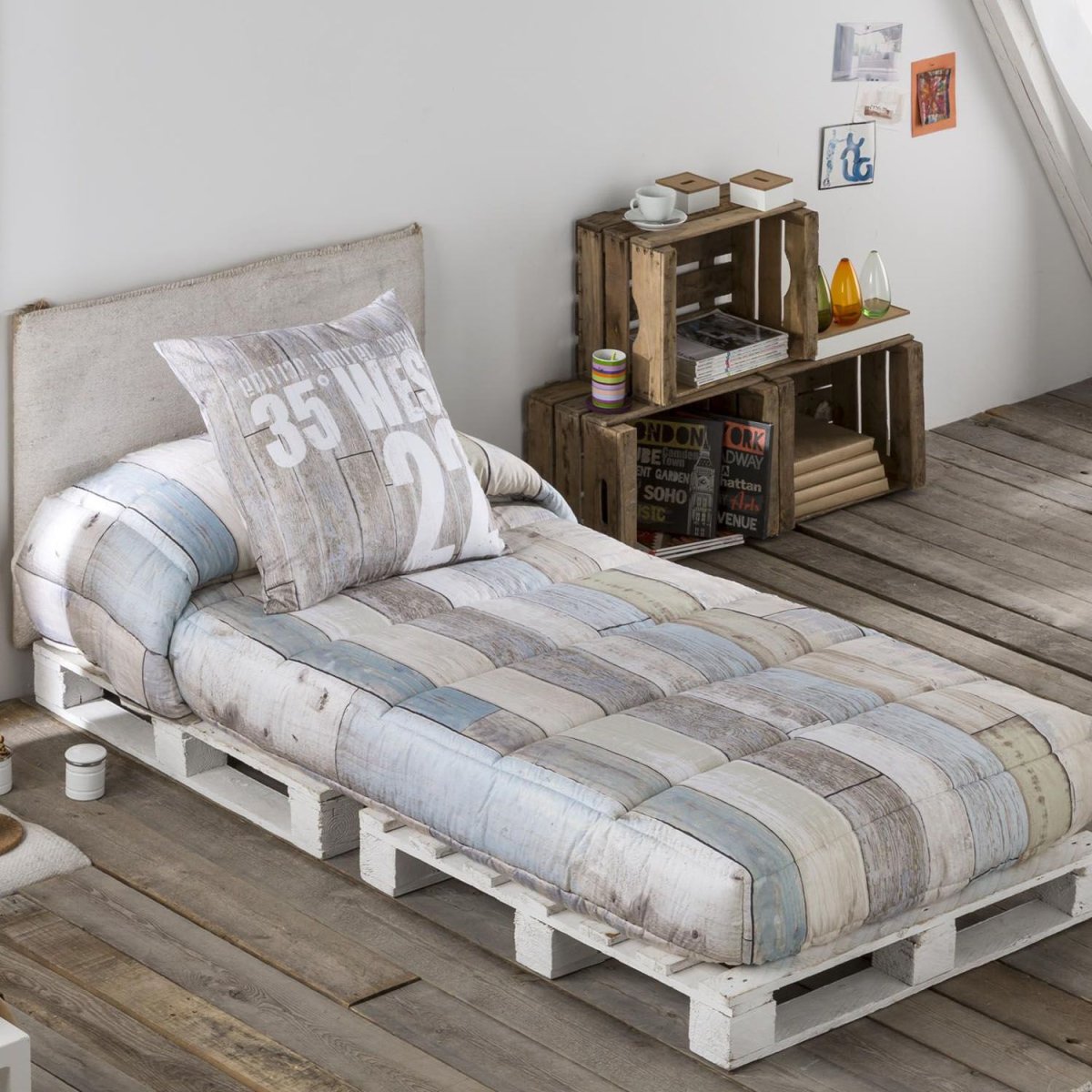 Кровать из поддонов односпальная