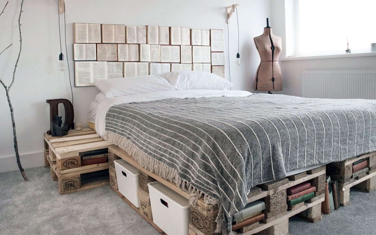 Кровать в стиле лофт из палетов