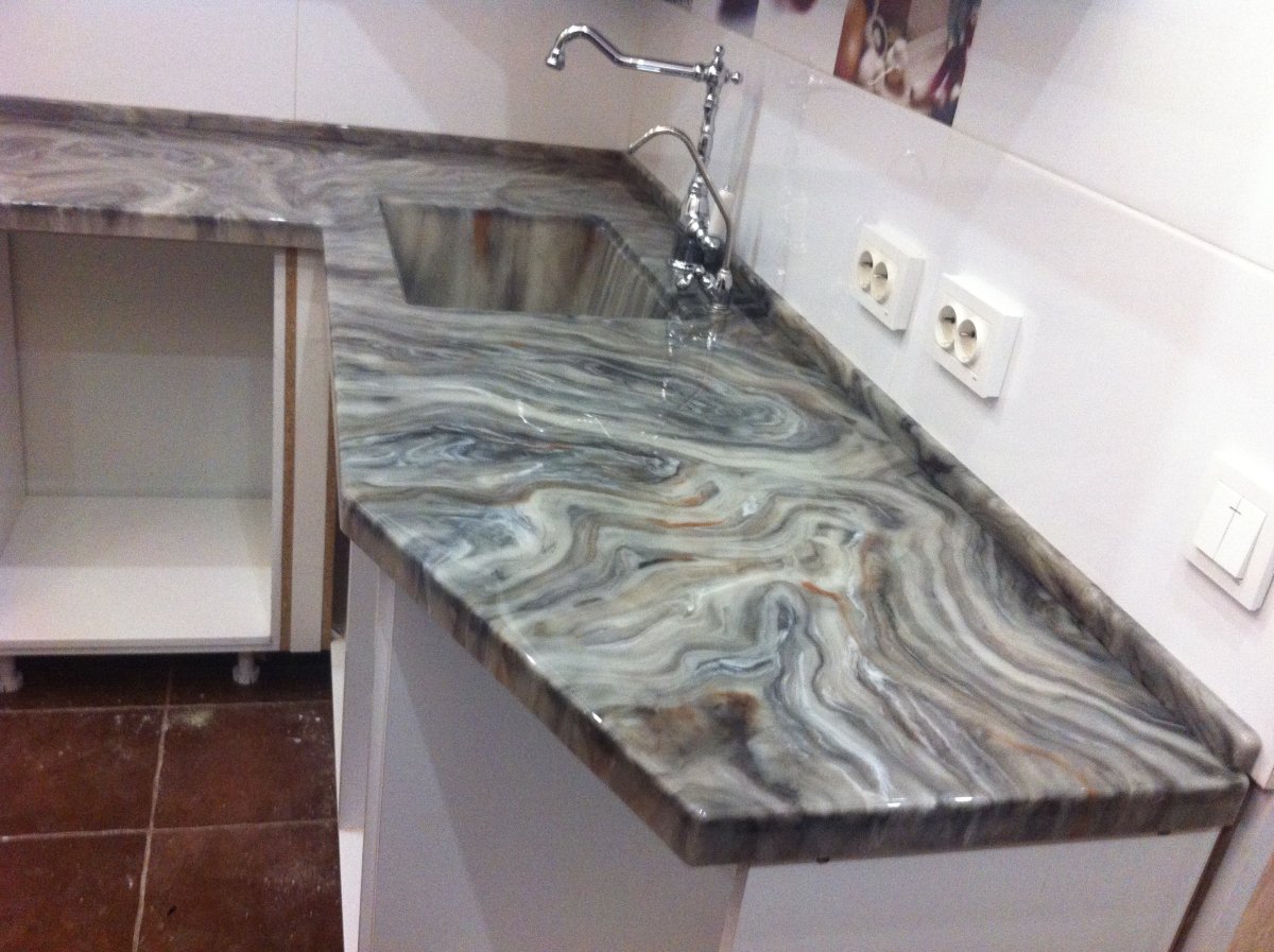 Кварцевый агломерат столешница под дерево