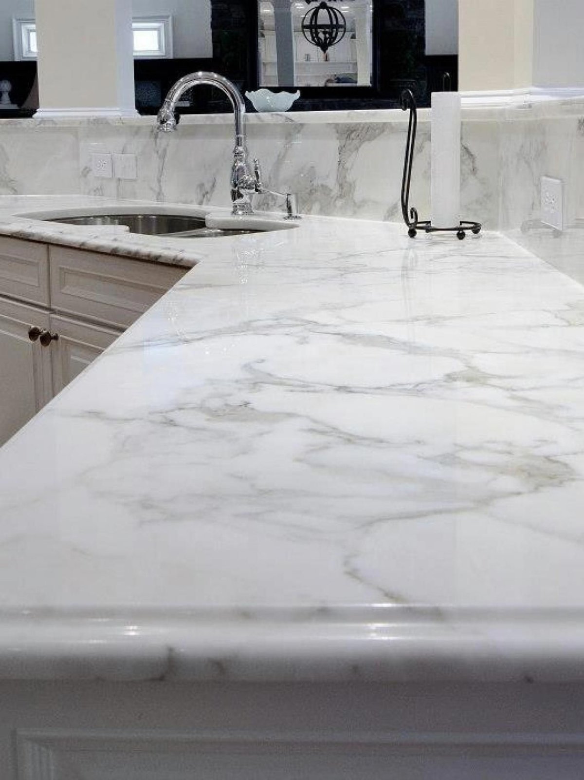 Столешница искусственный камень под мрамор Каррара