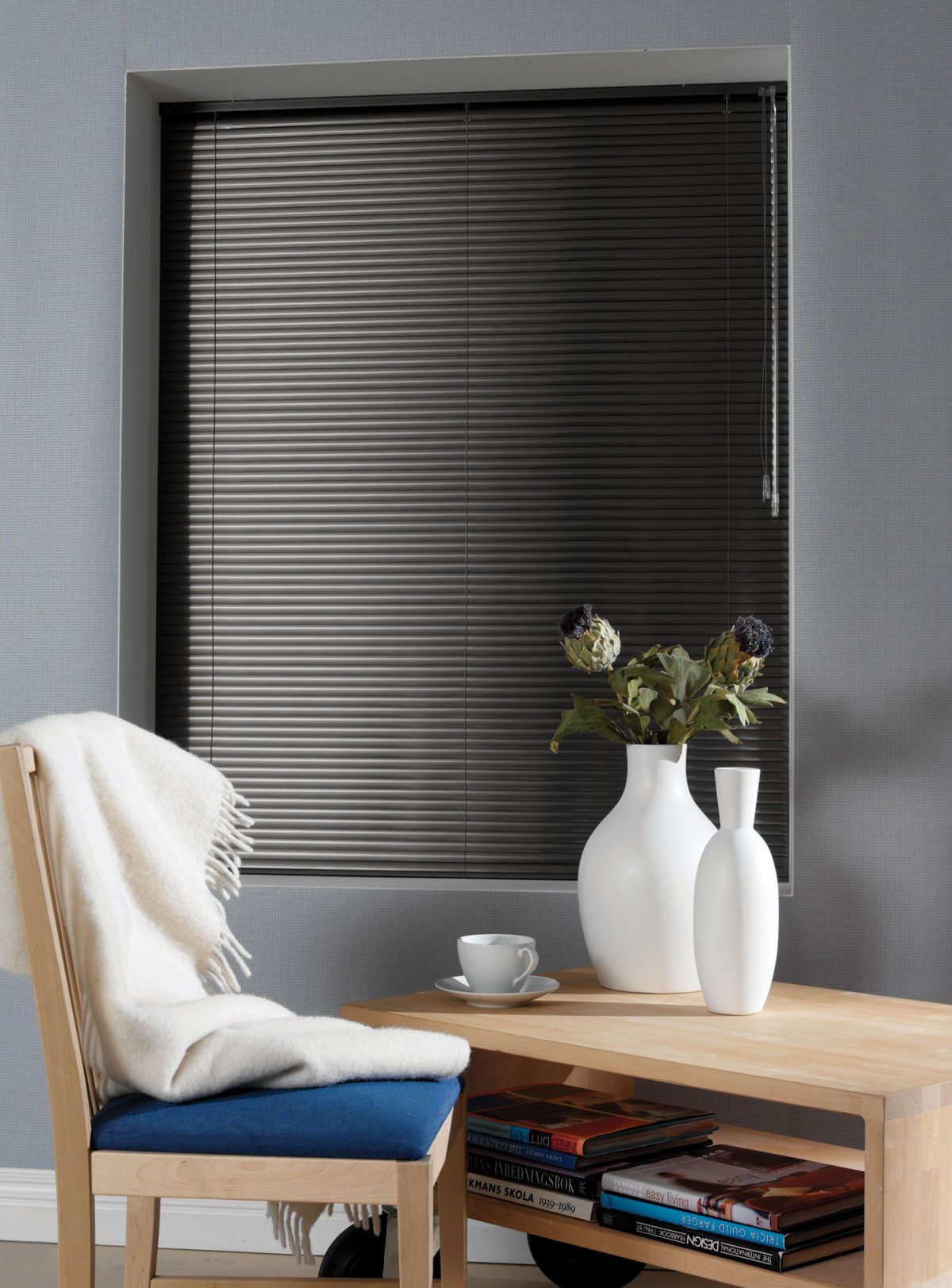 Черные деревянные жалюзи