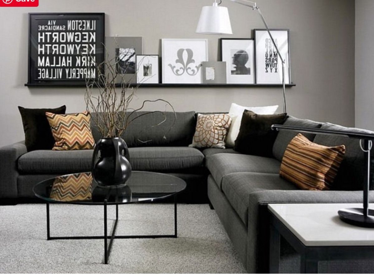 Темный диван в Светлом интерьере