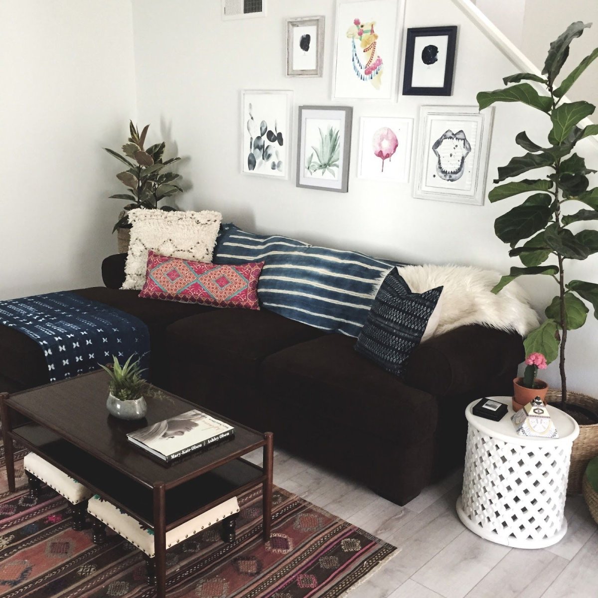 Диваны в интерьере гостиной